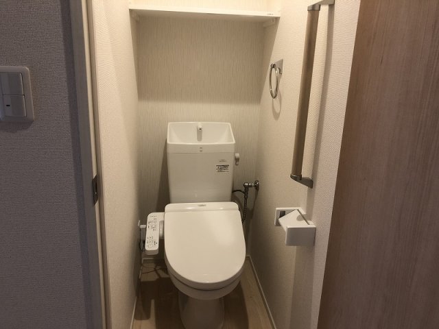 その他　温水洗浄便座付き！！