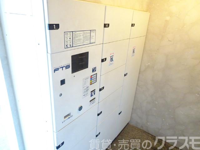 エントランス　留守中の荷物の受け取りは宅配ＢＯＸで♪