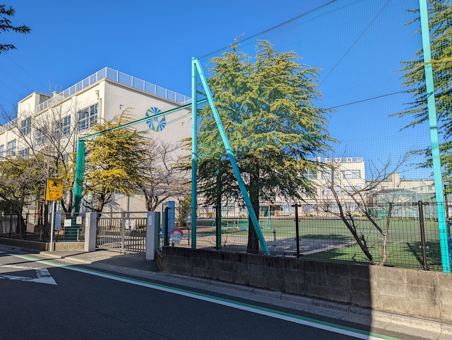 小学校　足立区立扇小学校（小学校）まで135m