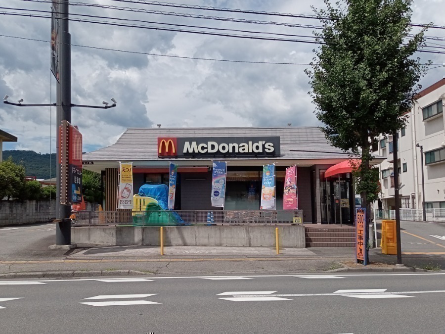 飲食店　マクドナルド甲府湯村店（飲食店）まで552m