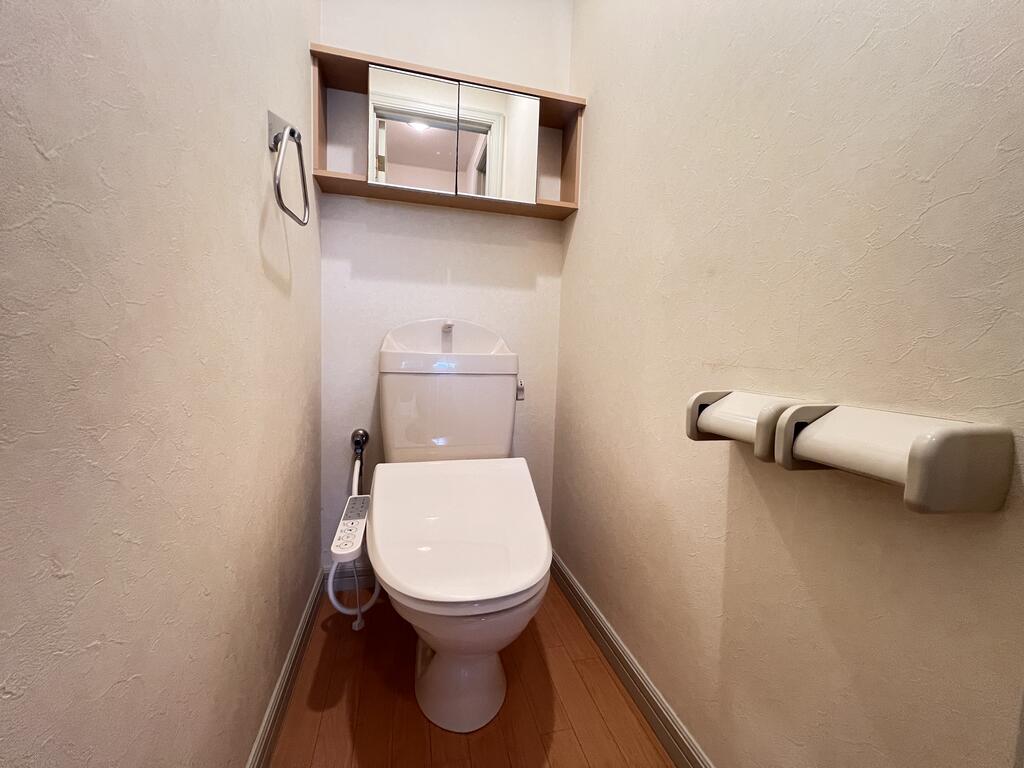 トイレ　もちろん温水暖房便座付きのトイレです(^^♪