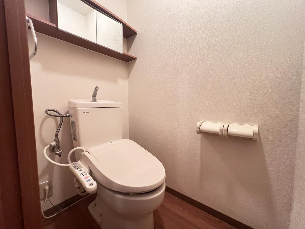 トイレ　もちろん温水暖房便座付きのトイレです☆