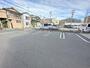 駐車場　敷地内にある駐車場。愛車がすぐ近くに置けると安心ですよね。