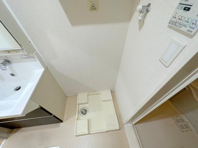 その他設備　室内に洗濯機置場があれば雨の日でも濡れる心配がございませんね