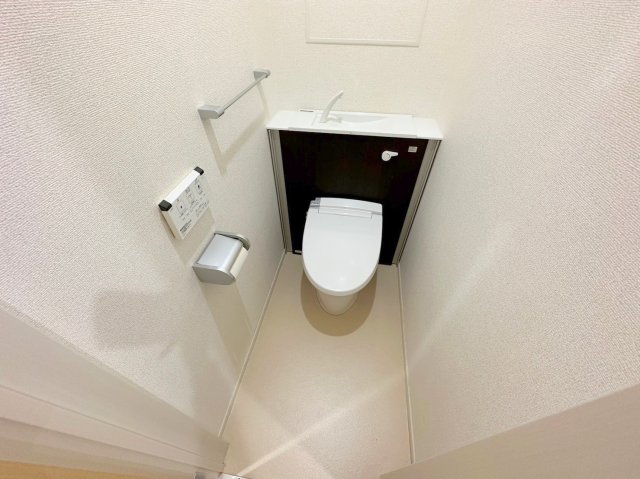トイレ　清潔感のあるトイレは、誰もがリラックスできる空間です。