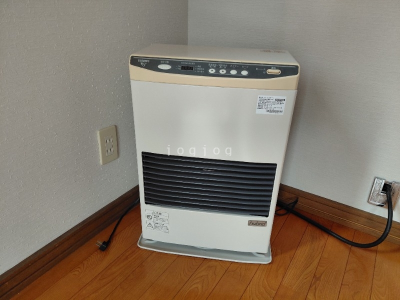 その他　冬はあったか灯油ストーブです。