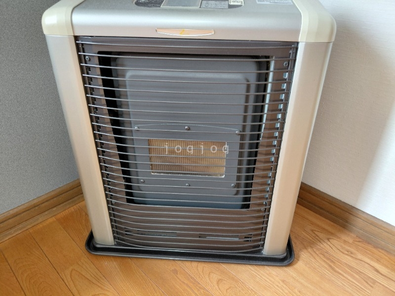 その他設備　冬はあったか灯油ストーブです。