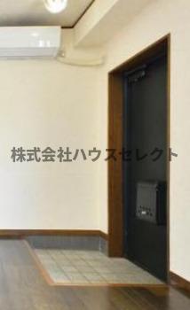 東急世田谷線 世田谷駅 徒歩2分 3階建 築36年の玄関写真
