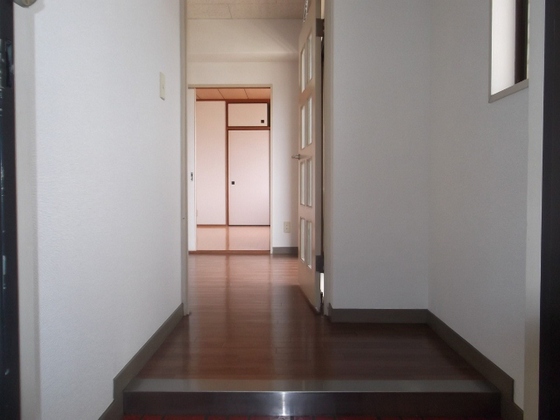 玄関　※別号室の写真です。
