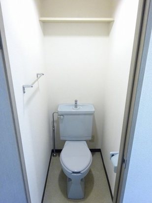 トイレ　別号室の参考写真となります