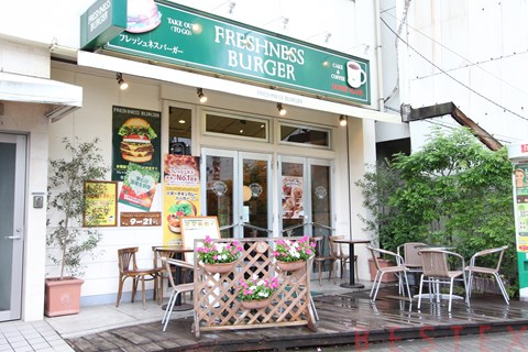 飲食店　フレッシュネスバーガー千石駅前店（飲食店）まで372m