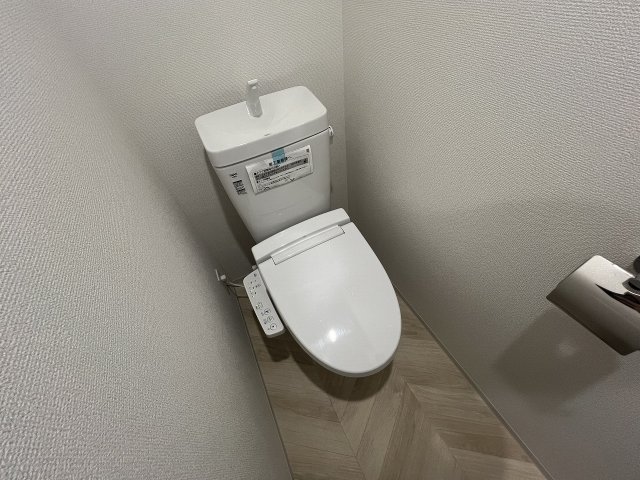 地下鉄御堂筋線 中津駅 徒歩10分 15階建 築1年のトイレ写真