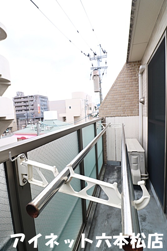 バルコニー　洗濯物はこちらへどうぞ。