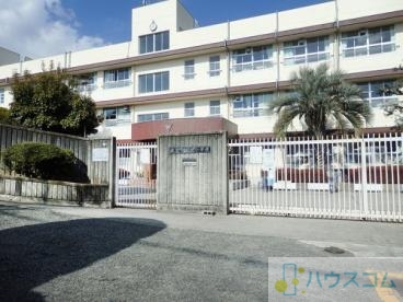 小学校　茨木市立西小学校（小学校）まで476m