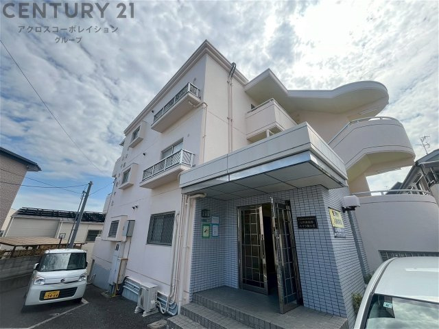 建物外観　居住者専用のごみ置き場があります。