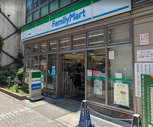 コンビニ　ファミリーマート サウス池袋店（コンビニ）まで450m