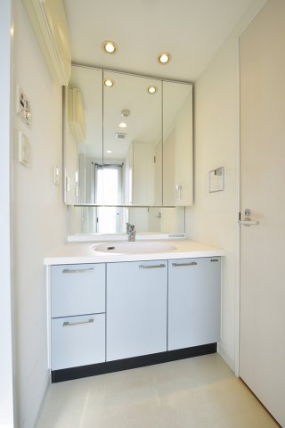 洗面設備　※同タイプ参考写真です（カラータイプが異なる場合がございます