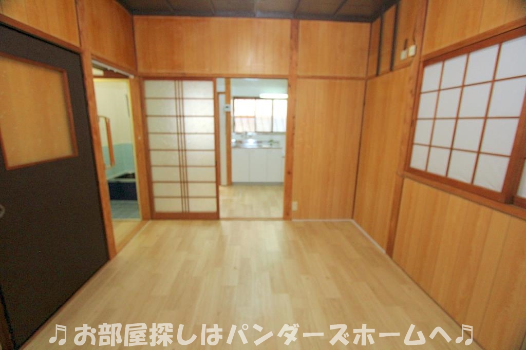 須山町戸建の居間写真