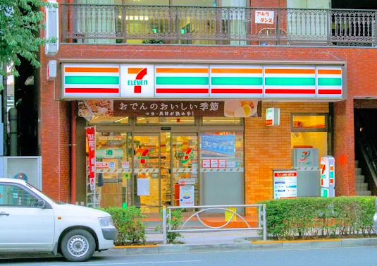 コンビニ　セブンイレブン 台東蔵前3丁目店（コンビニ）まで415m