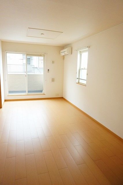 エステート・ステラ1号館の居間写真