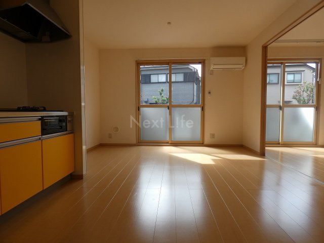 リビングタウン西寺方町の居間写真