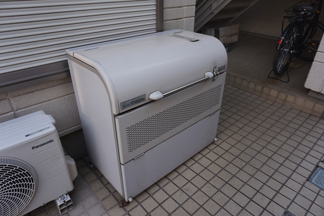 その他共有部分　蓋つきのゴミ置き場あります。衛生的ですね♪