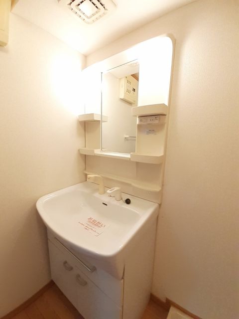 ＪＲ山陽本線 三原駅 バス乗車時間：20分 最寄りバス停で下車 徒歩2分 2階建 築21年の内装写真
