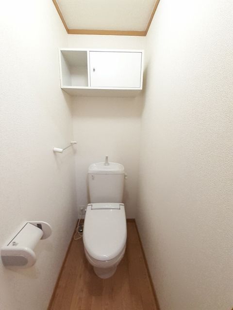 ＪＲ山陽本線 三原駅 バス乗車時間：20分 最寄りバス停で下車 徒歩2分 2階建 築21年のトイレ写真