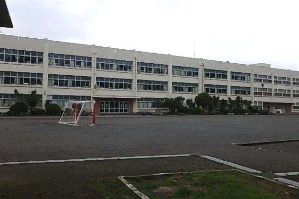 小学校　西鶴間小学校（小学校）まで487m