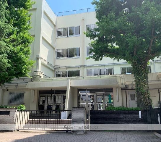 中学校　練馬区立石神井中学校（中学校）まで1075m