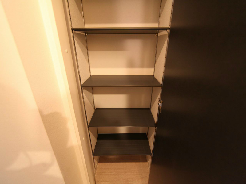玄関　玄関　下駄箱充実してます