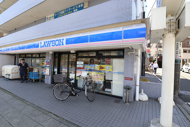 コンビニ　ローソン横浜本牧町一丁目店（コンビニ）まで727m