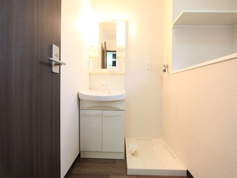 洗面設備　脱衣所　独立洗面台（シャンプードレッサー付）収納スペース有
