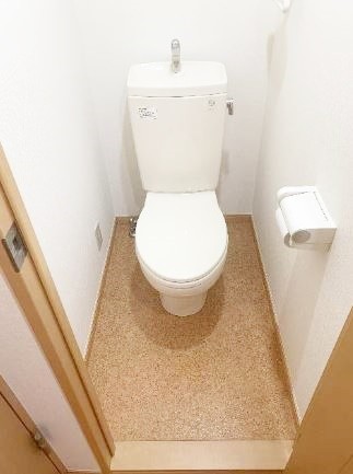 トイレ　※同仕様写真含む