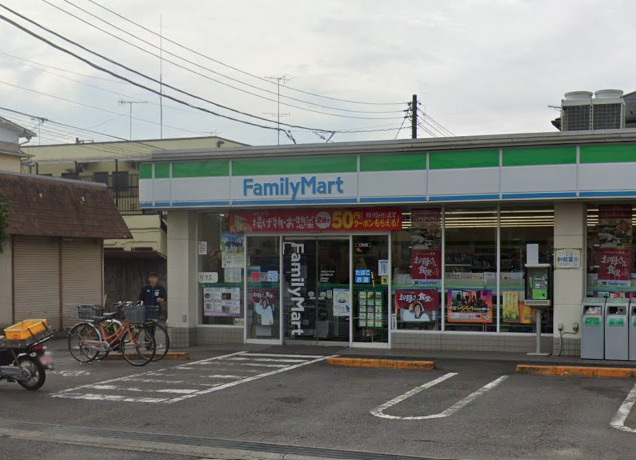 コンビニ　ファミリーマート（コンビニ）まで982m