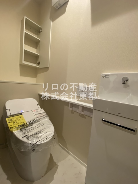 トイレ　白基調で清潔感のあるトイレです♪