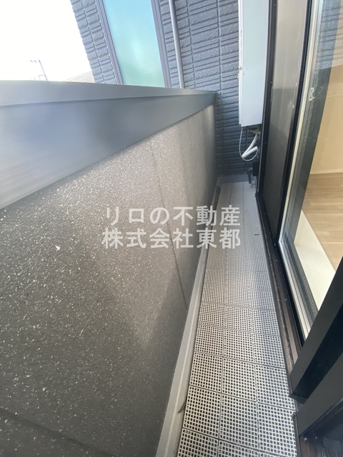 バルコニー　お天気のいい日は洗濯物も気持ちよく干せますね！