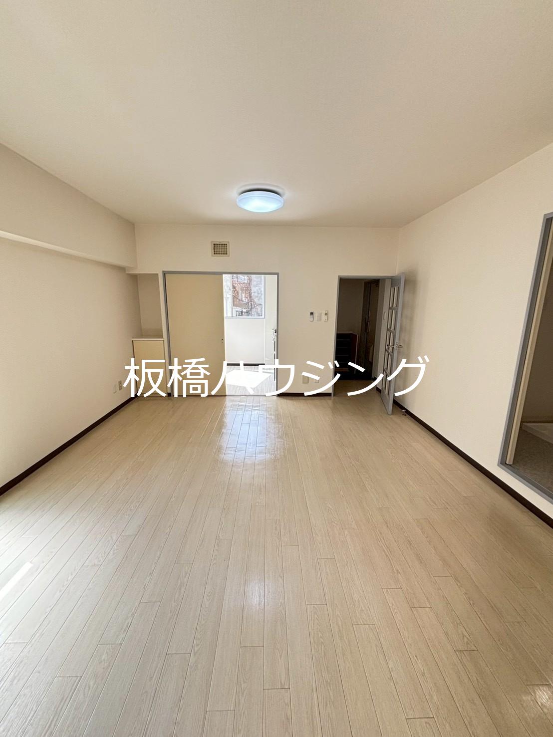 アーバンハイツNOAの居間写真
