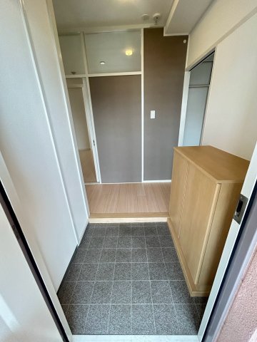 UR武庫川 28号棟の玄関写真