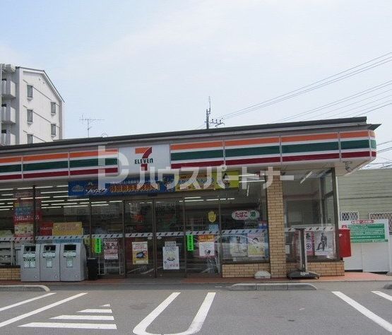 コンビニ　セブンレイブン習志野屋敷店（コンビニ）まで140m