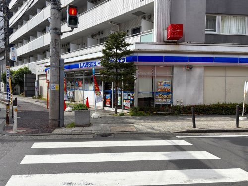 コンビニ　ローソン綱島駅前店（コンビニ）まで104m