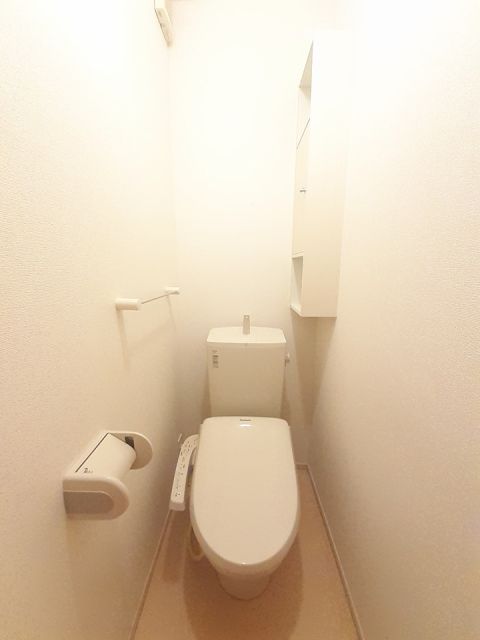 ＪＲ越後線 内野西が丘駅 徒歩17分 2階建 築13年のトイレ写真