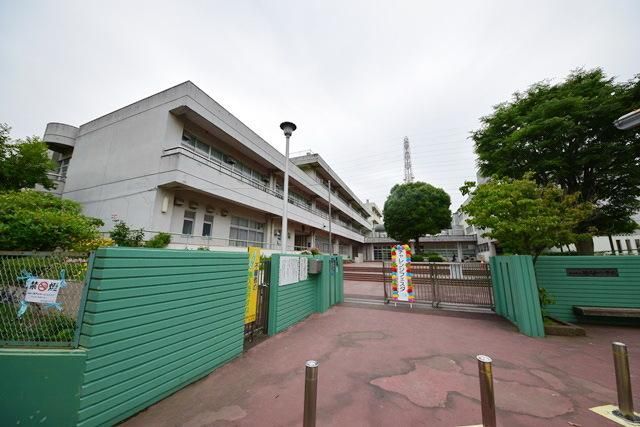 小学校　横浜市立阿久和小学校（小学校）まで702m