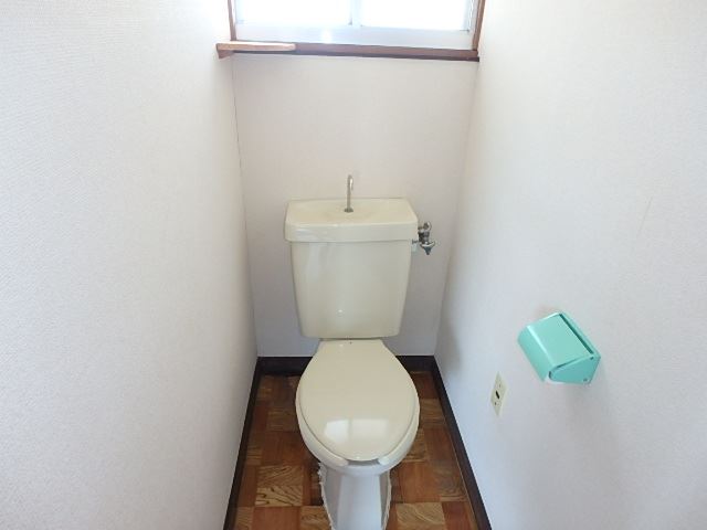 トイレ　もちろんバストイレ別、洋式のトイレです。