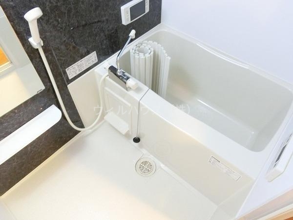 バス・シャワールーム　浴室乾燥機、追い焚き機能付きバス！