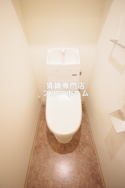 トイレ　温水洗浄機能付き便座！