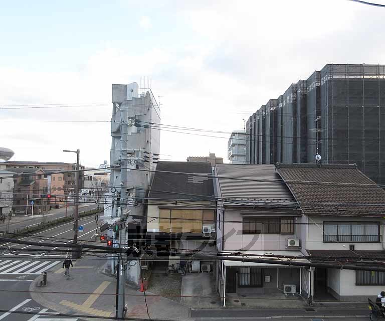 眺望　大通りに面しており、便利な立地です。