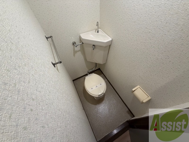 地下鉄東西線 発寒南駅 徒歩6分 4階建 築37年のトイレ写真
