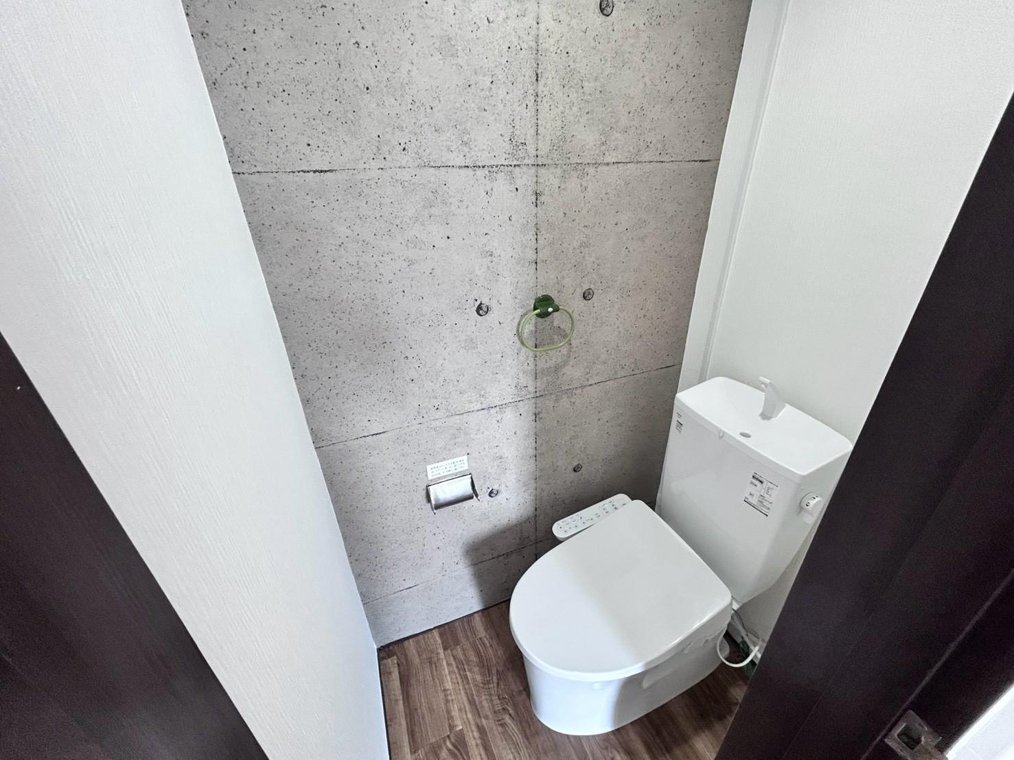 トイレ　温水洗浄便座付きのトイレです