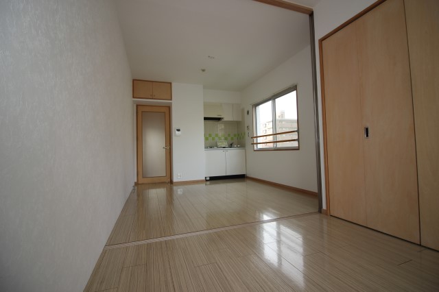 居室・リビング　同タイプ・別部屋写真です